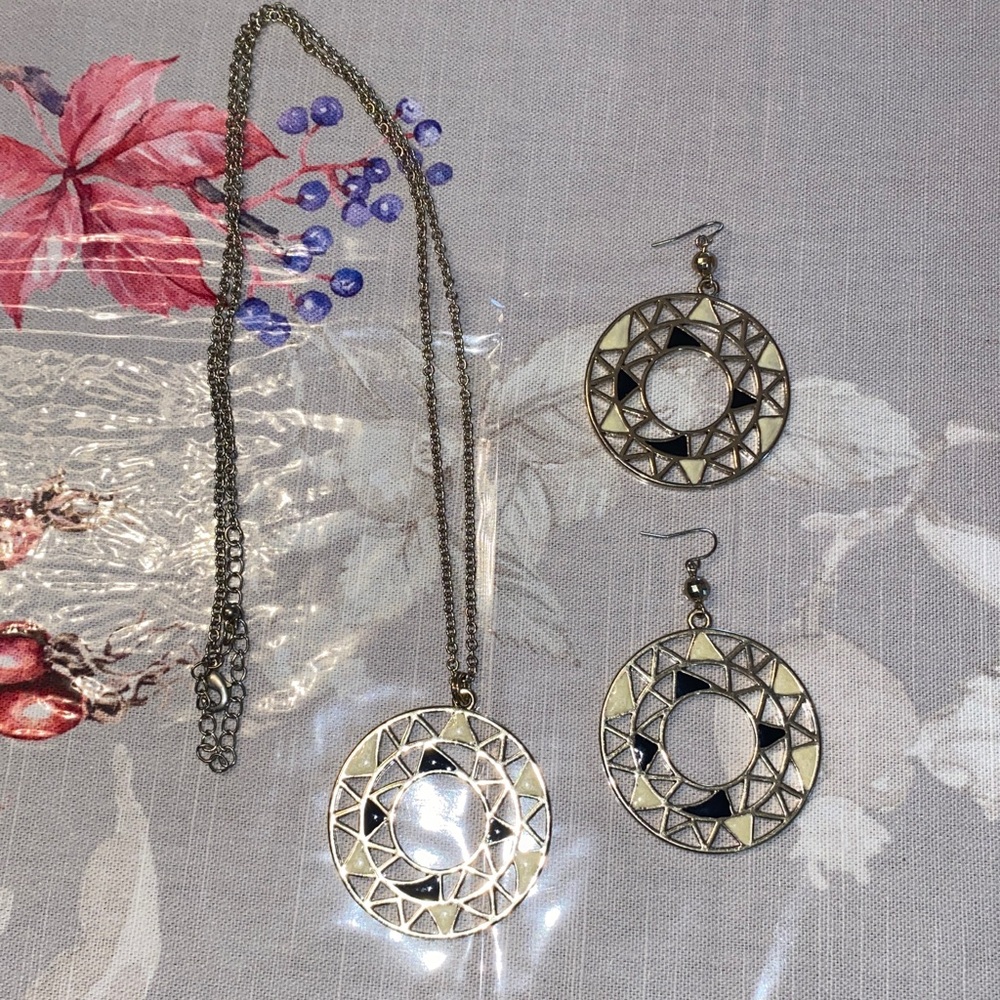 Long Circle Necklace & Earrings Set Gold, Black, Yellow